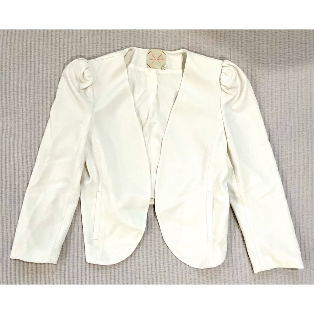 Chic White Blazer - image 1